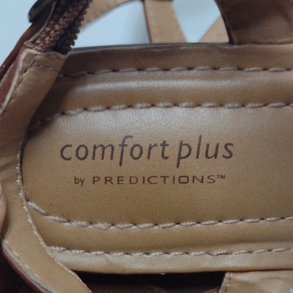 Predictions Brown Leather Sandals with Adjustable Straps - Picture 2 of 7